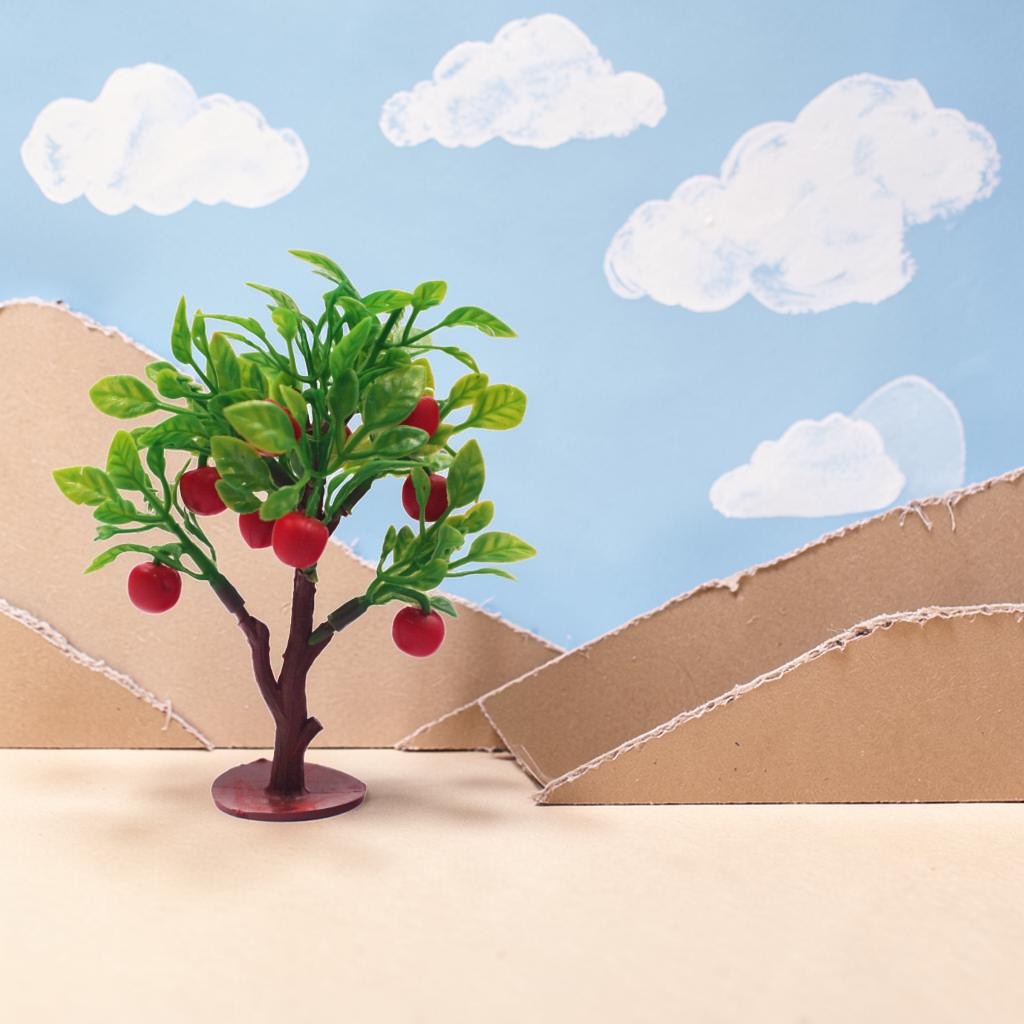 Miniature Fruit Tree Model – Vibrant Diorama Decor